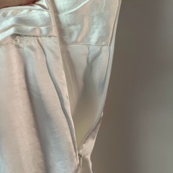 HOLIDAY WHITE WIDE LEG SATIN PANTS - VICI - XS - NWT! - Picture 5 of 6